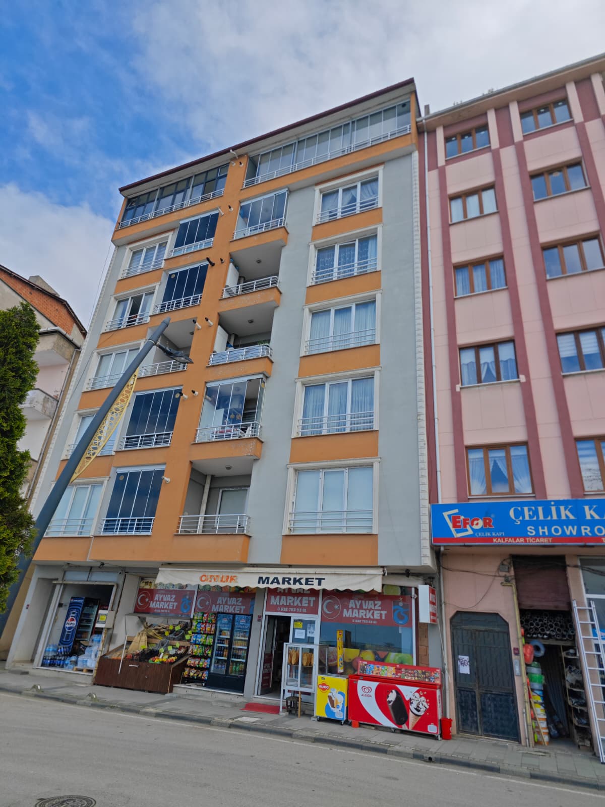 MABEL'DEN ARSİNDE BELEDİYE YAKININDA DOĞALGAZLI ASANSÖRLÜ DENİZ MANZARALI 2+1 KİRACILI DAİRE